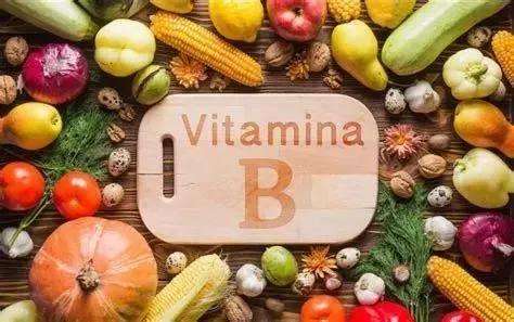 ¿Cuál es la relación entre la vitamina B9 y el ácido fólico?